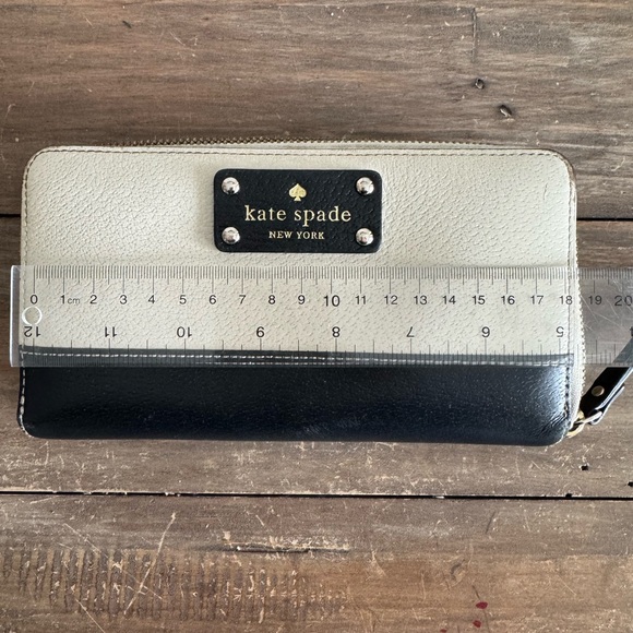 Kate Spade Wallet - Picture 6 of 6